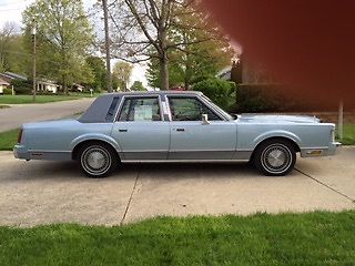 1988 Lincoln Town Car