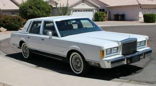 1988 Lincoln Town Car Signature Series