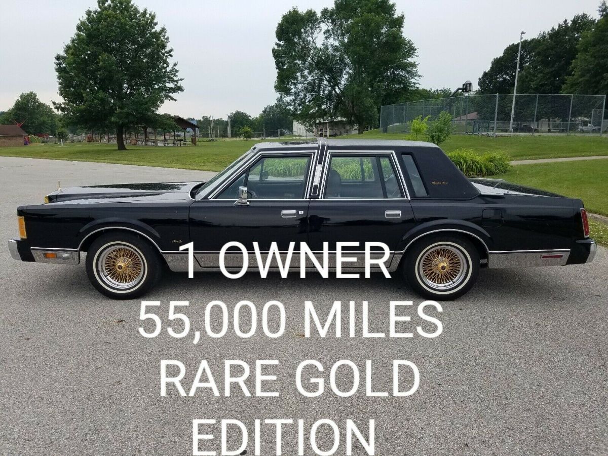 1988 Lincoln Town Car SIGNATURE