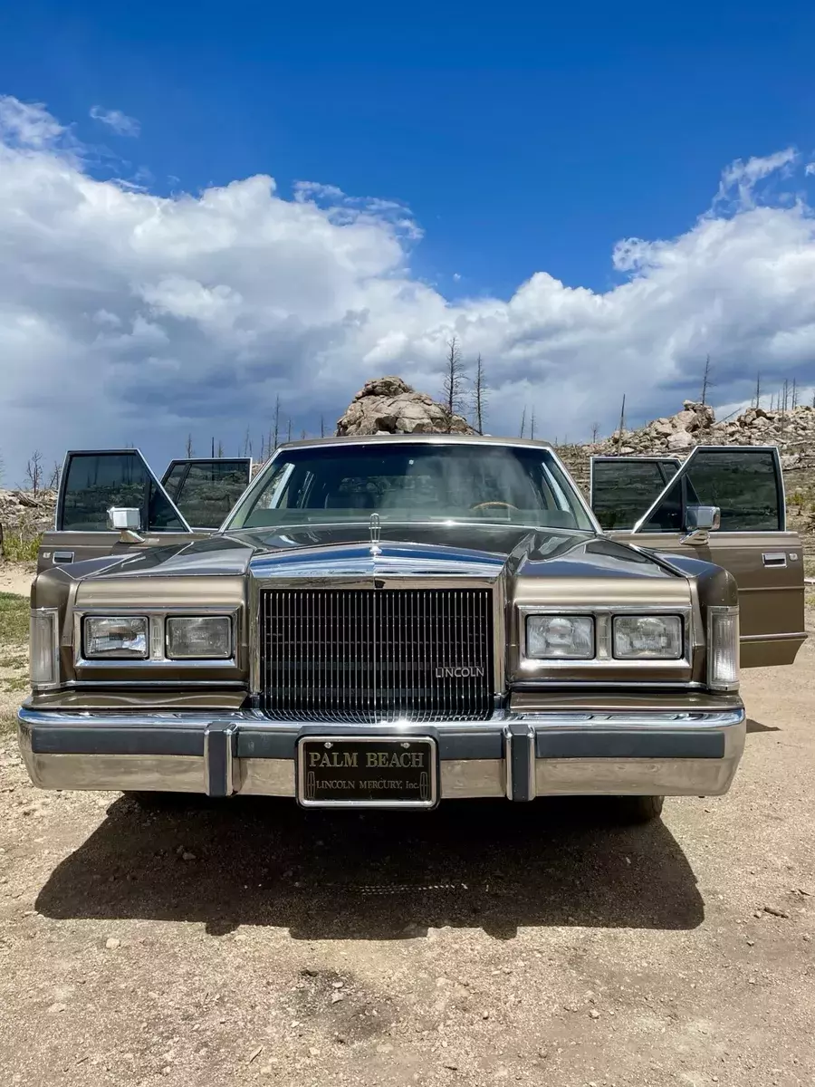 1988 Lincoln Town Car