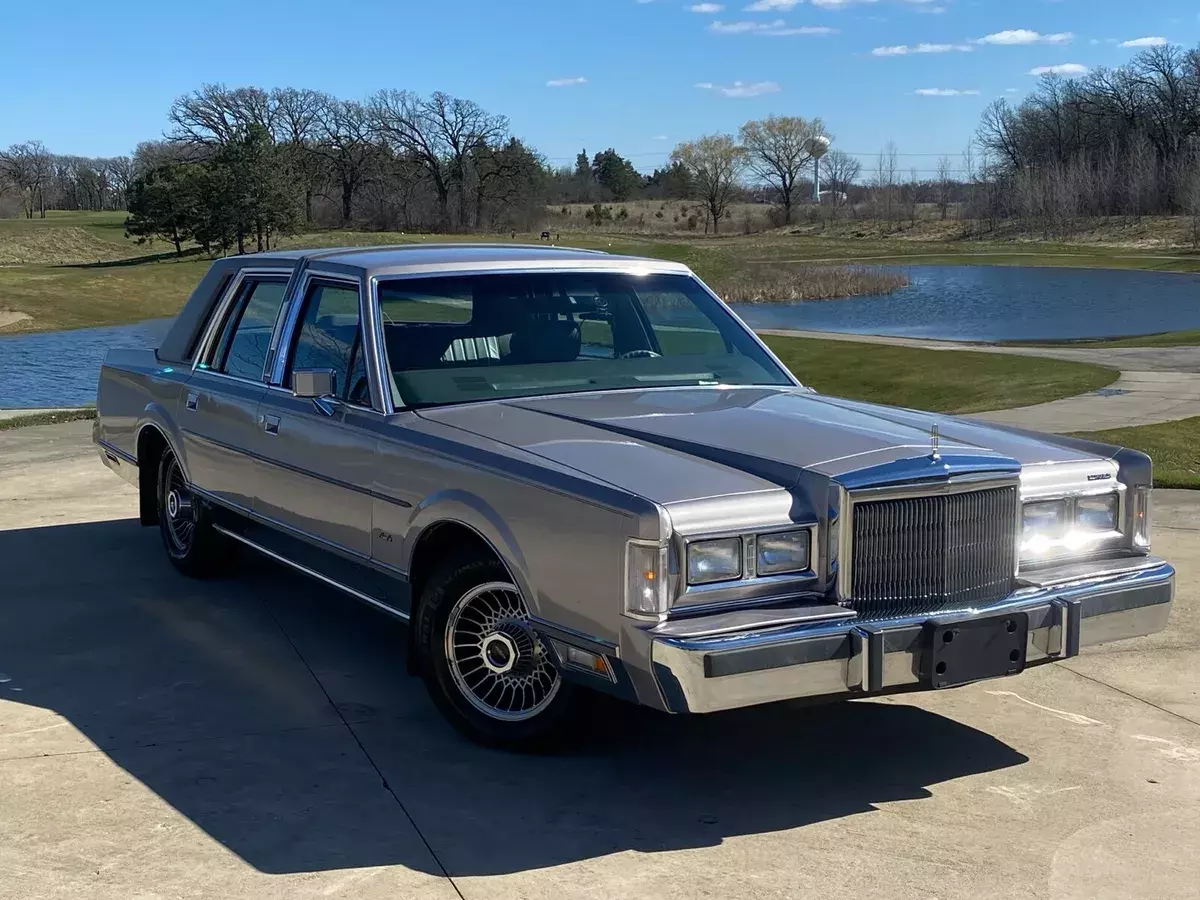 1988 Lincoln Town Car