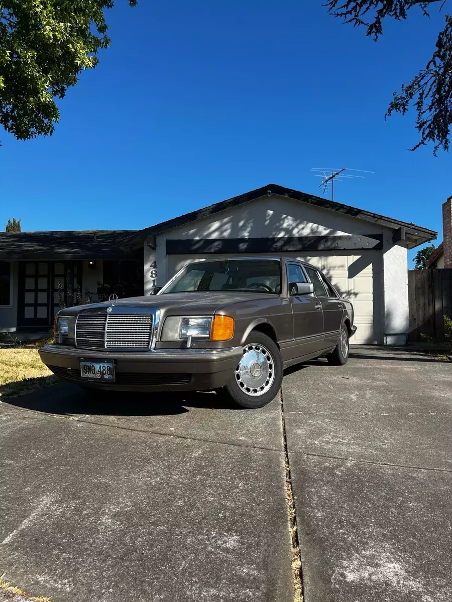 1988 Mercedes-Benz 400-Series SEL