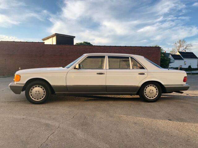 1988 Mercedes-Benz 500-Series 560 SEL