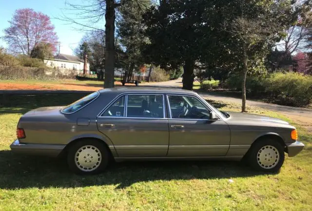 1988 Mercedes-Benz 500-Series 560 SEL