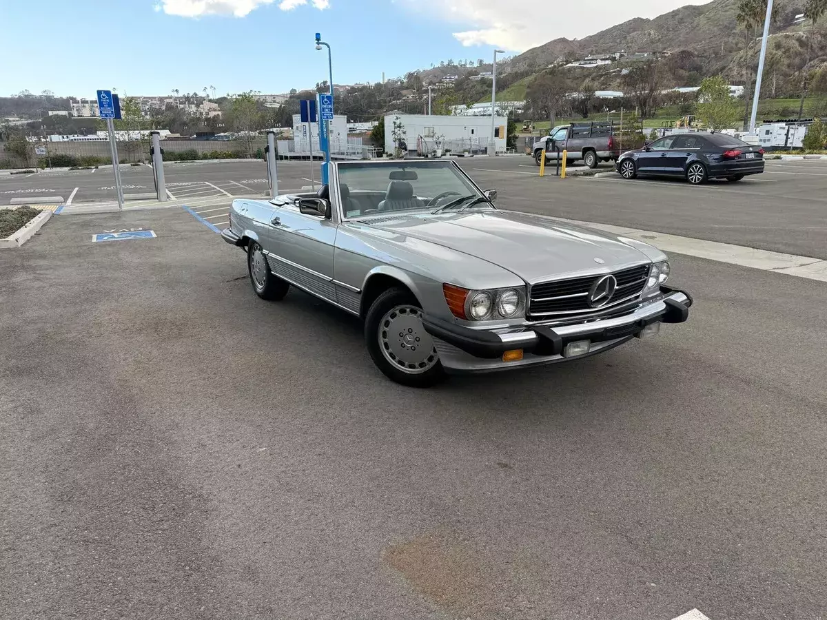 1988 Mercedes Benz 560 SL Convertible in Silver and Blue 1988 Mercedes-Benz SL-Class