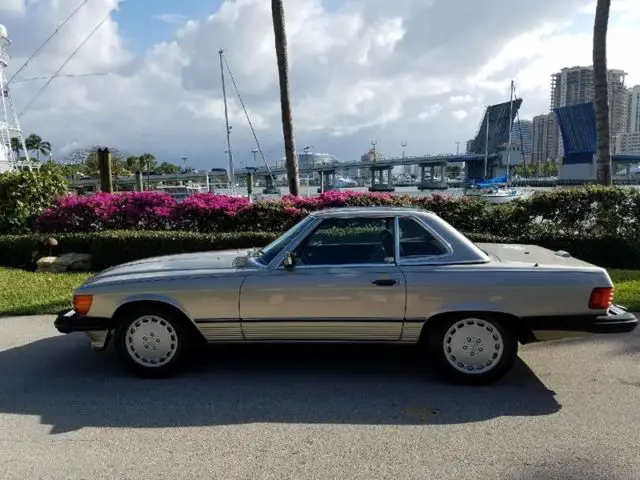 1988 Mercedes-Benz 500-Series 560 SL