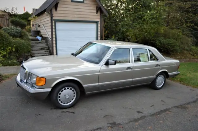 1988 Mercedes-Benz 300-Series