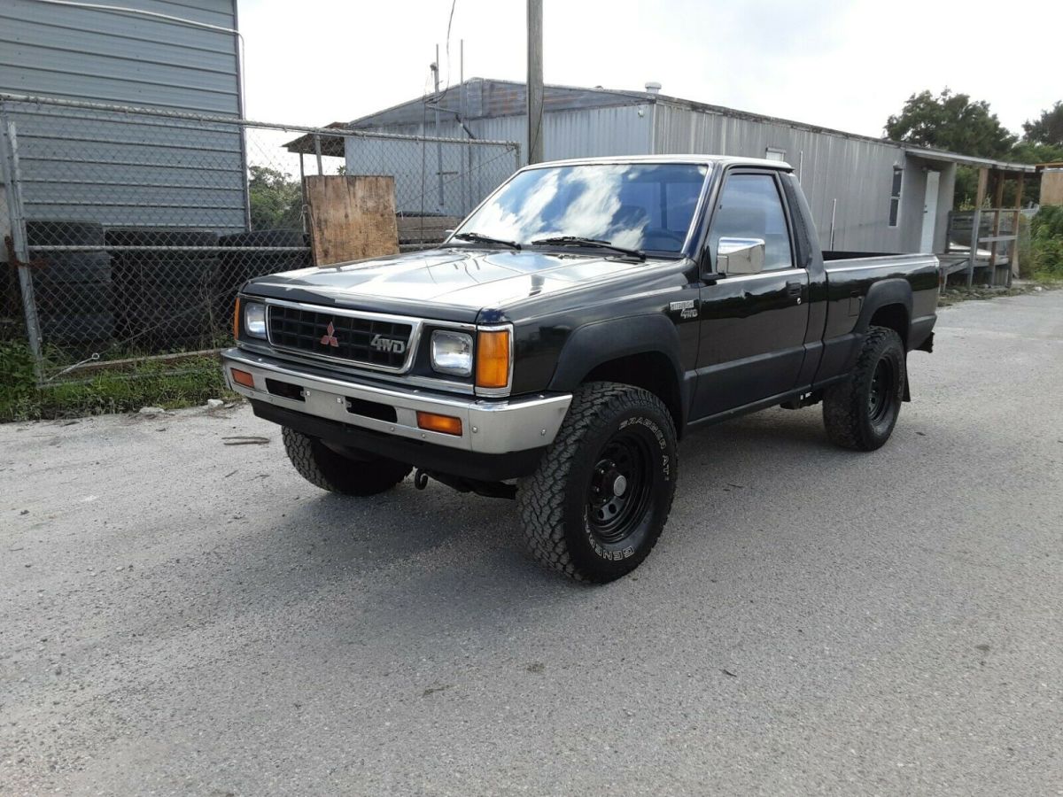 1988 Mitsubishi Mighty Max SPX 4X4 MANUAL 5 SPEED 4 CYLINDER 4WD PICKUP TRUCK