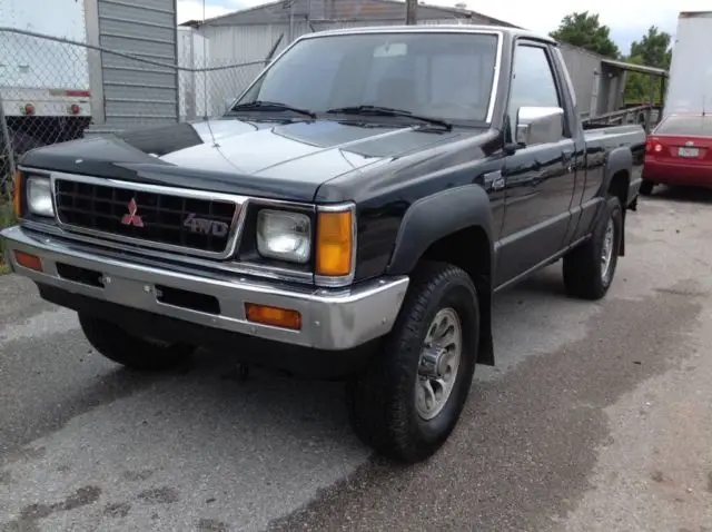 1988 Mitsubishi L200 MIGHTY MAX SPX 4X4 5 SPEED 4 CYLINDERS