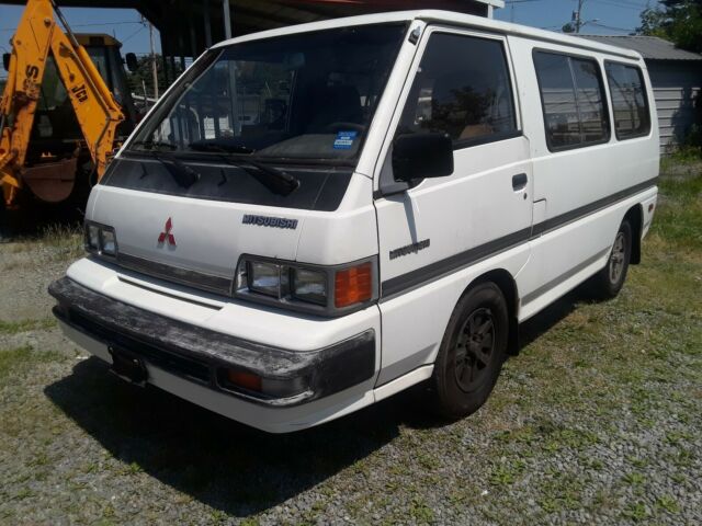 1988 Mitsubishi Van
