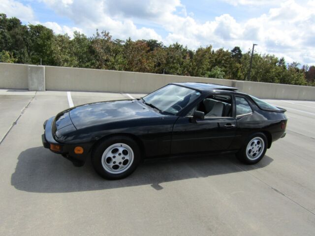 1988 Porsche 924 S -  Special Edition