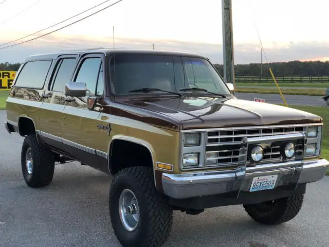 1988 Chevrolet Suburban SILVERADO