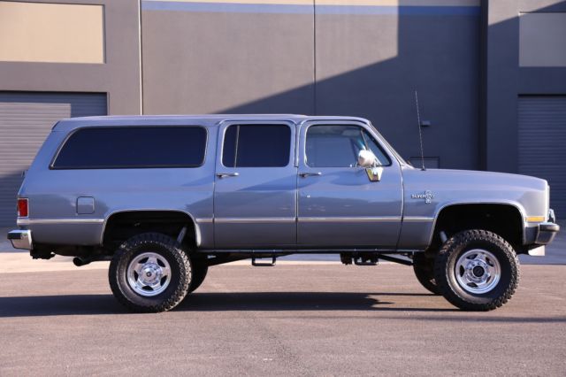 1988 Chevrolet Suburban V20 2500 Suburban