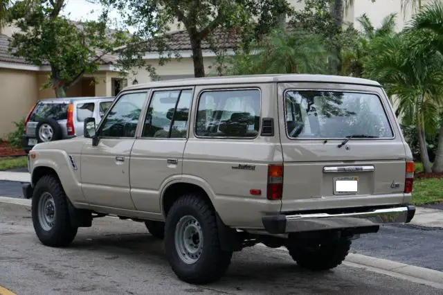 Toyota Land Cruiser fj62