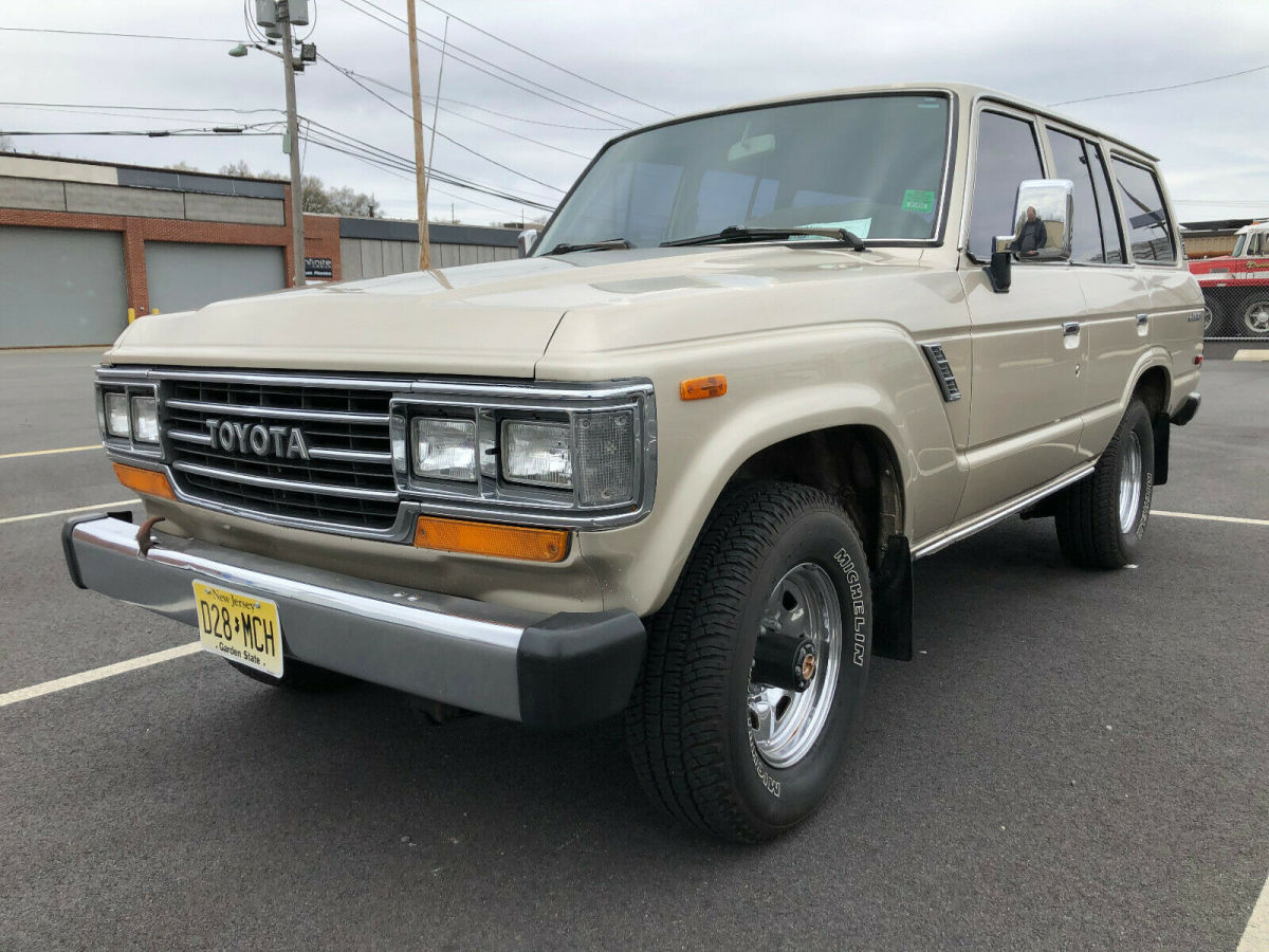 Toyota Land Cruiser fj62