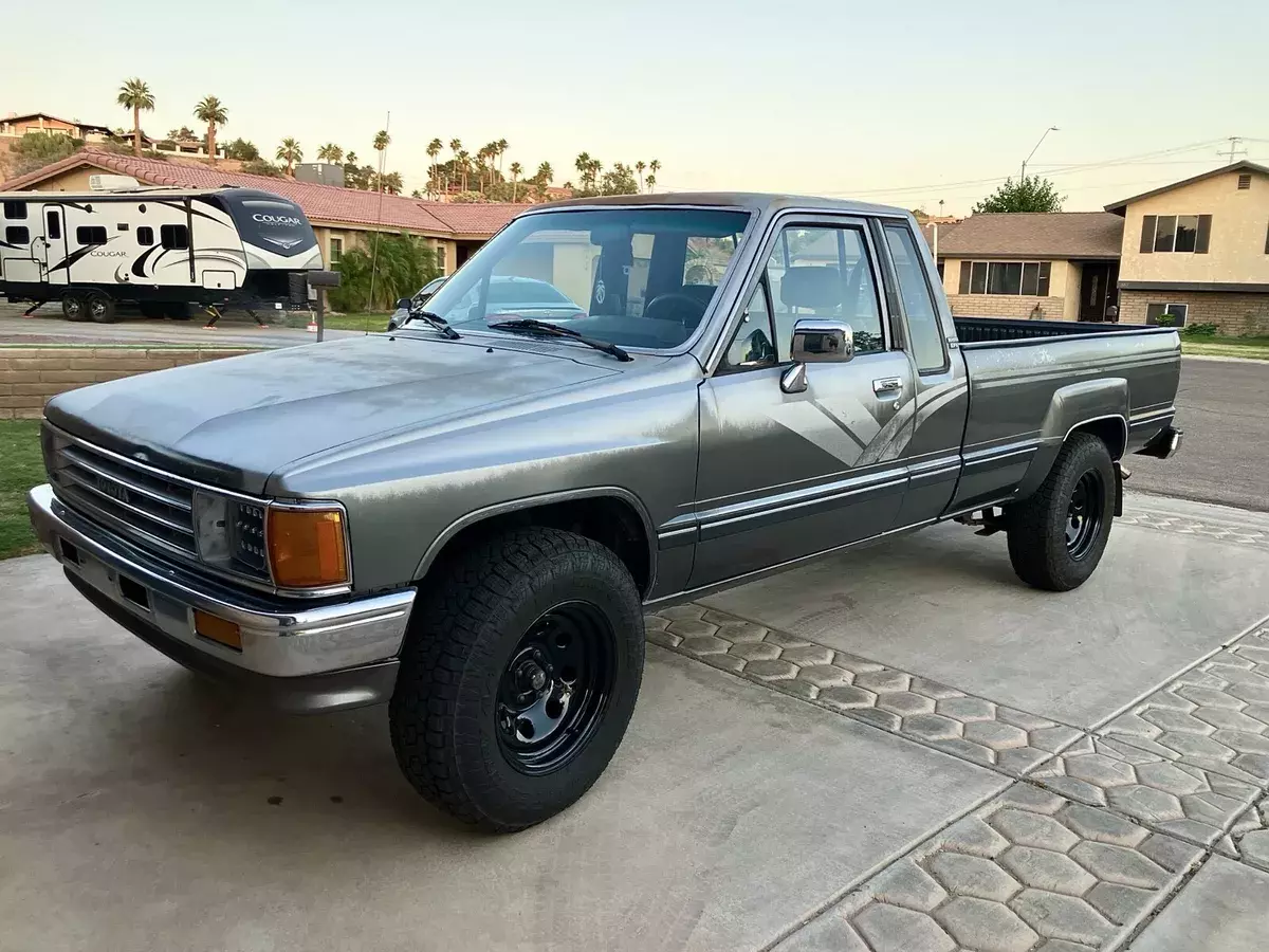 1988 Toyota Pickup XTRACAB RN70 DLX