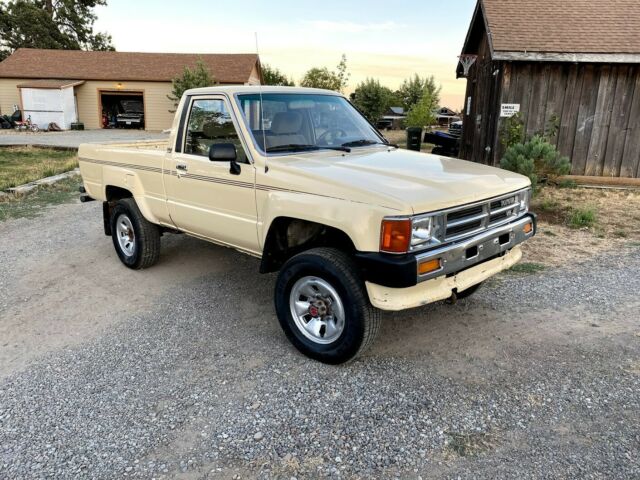 1988 Toyota Pickup STD Cab V6