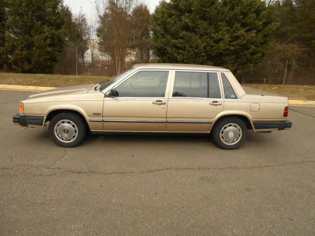 1988 Volvo 740 GLE Sedan 4-Door