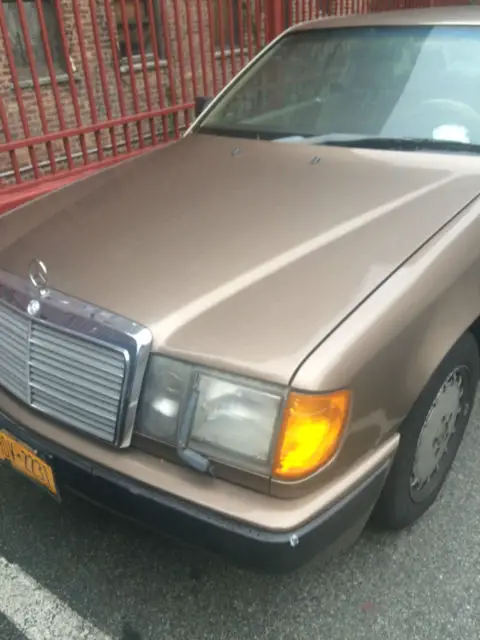 1989 Mercedes-Benz 300-Series COUP