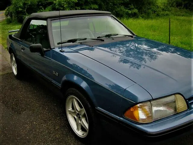 1989 Ford Mustang leather