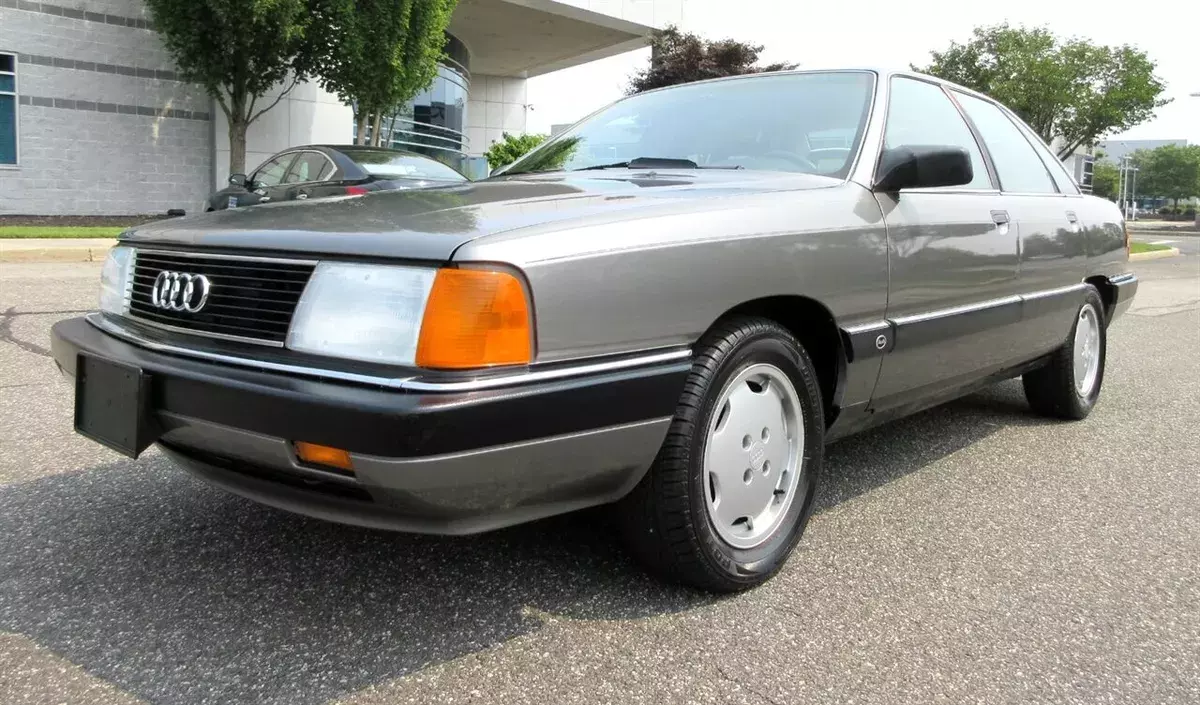 1989 100 Sedan