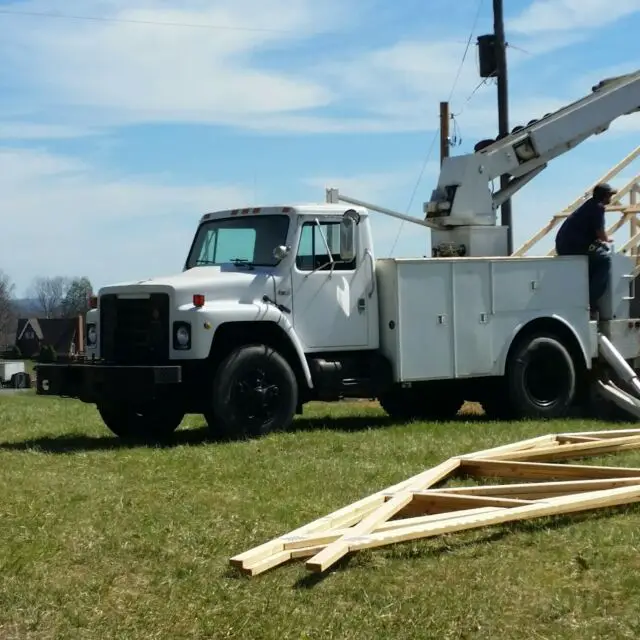 1989 International Harvester pole setting truck line truck