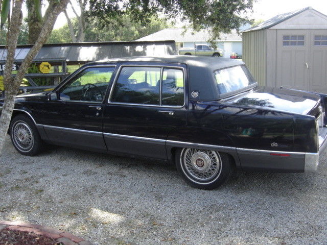 1989 Cadillac Fleetwood 4 Door Luxury Sedan