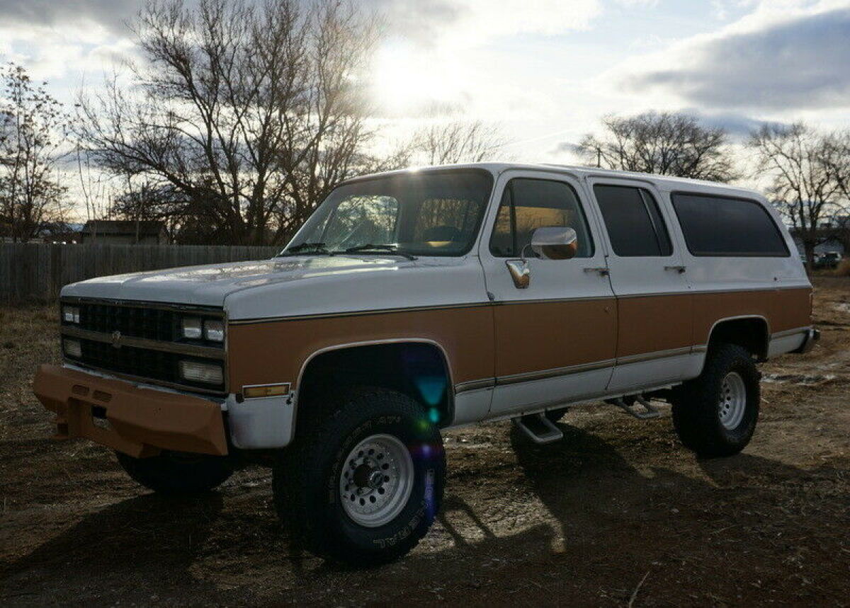 1989 Chevrolet Suburban Sliverado