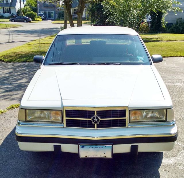 1989 Dodge Dynasty LE Sedan 4-Door