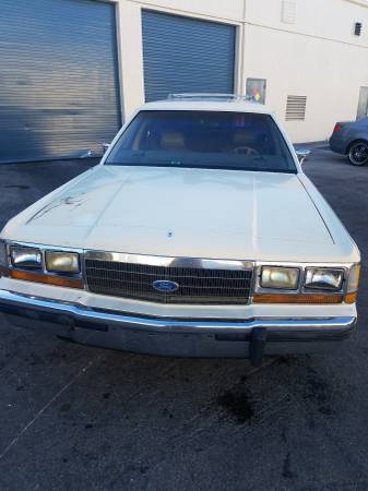 1989 Ford Crown Victoria