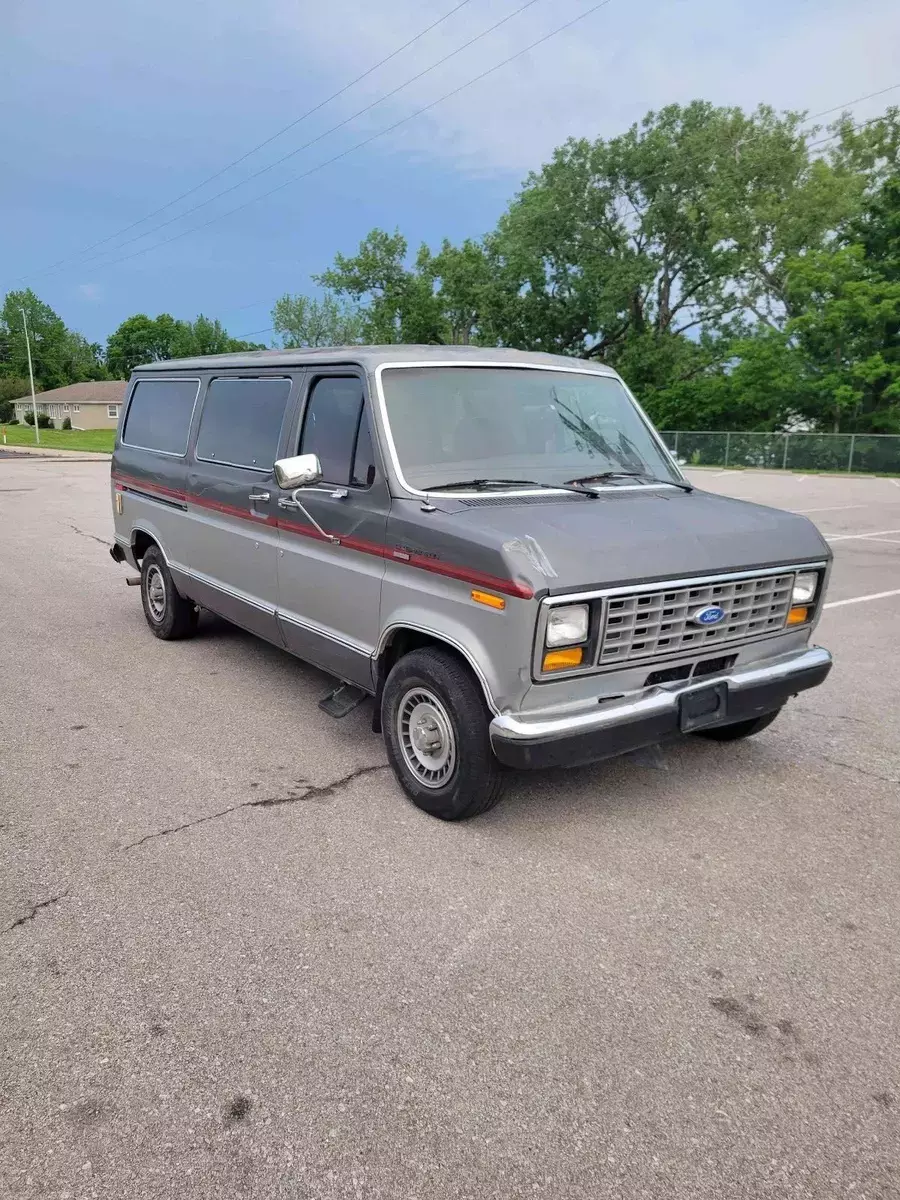 1989 Ford E-150 Econoline Club Wagon E150