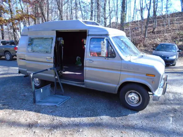 1989 Ford E-Series Van E150