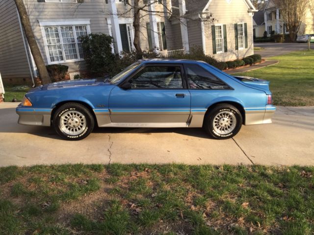 1989 Ford Mustang 2 tone