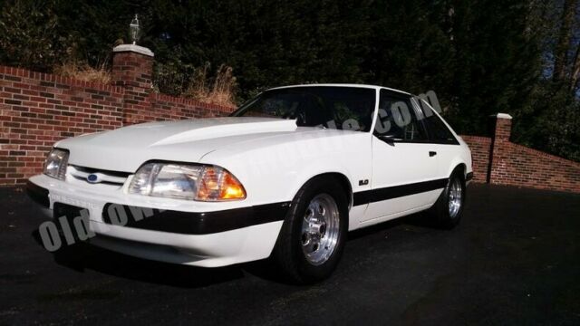 1989 Ford Mustang --