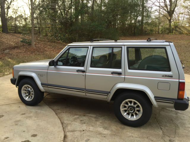 1989 Jeep Cherokee Pioneer Sport Utility 4-Door
