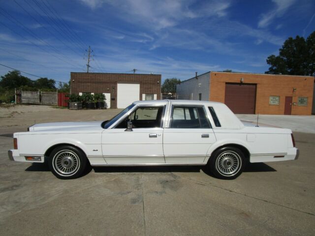 1989 Lincoln Town Car NO RESERVE AUCTION - LAST HIGHEST BIDDER WINS CAR!