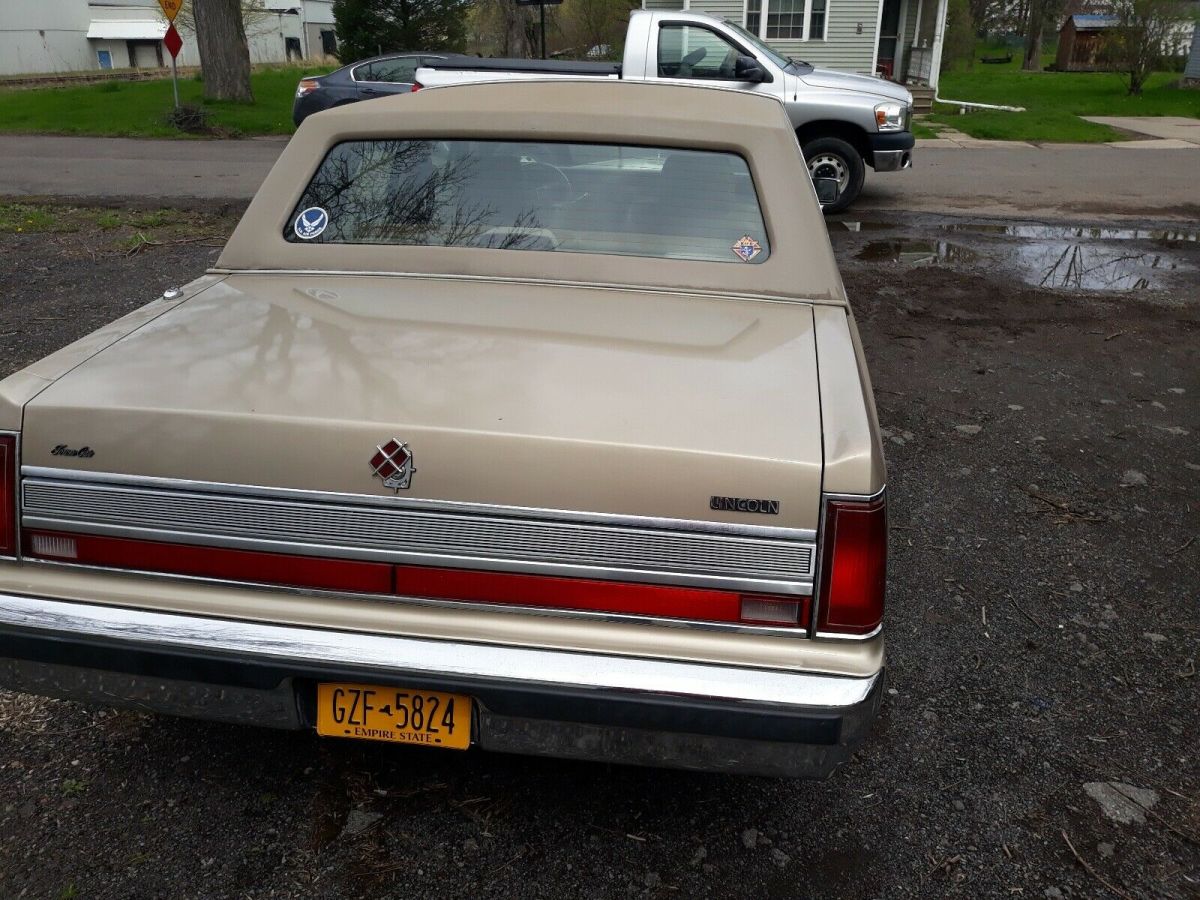 1989 Lincoln Town Car SIGNATURE