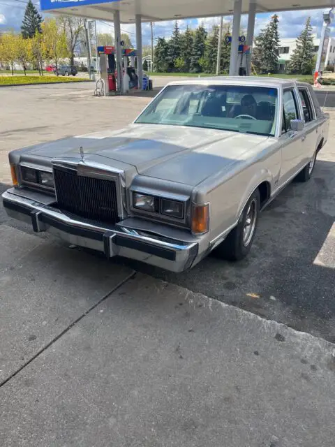 1989 Lincoln Town Car SIGNATURE