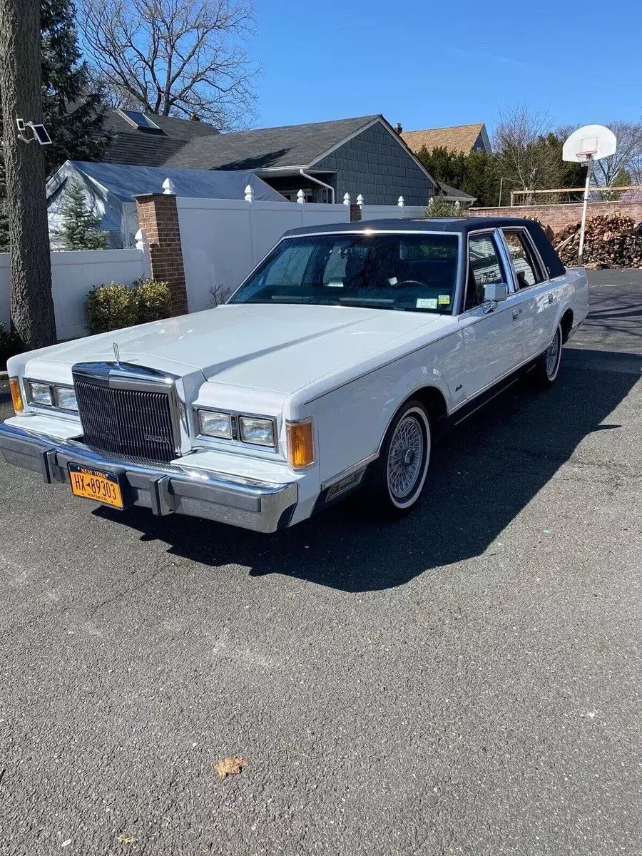 1989 Lincoln Town Car SIGNATURE SPECIAL