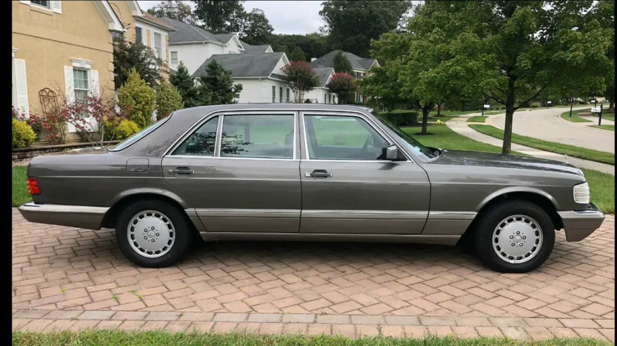 1989 Mercedes-Benz 500-Series 560 SEL