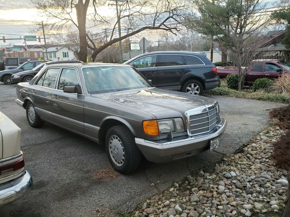 1989 Mercedes-Benz 300-Series SE