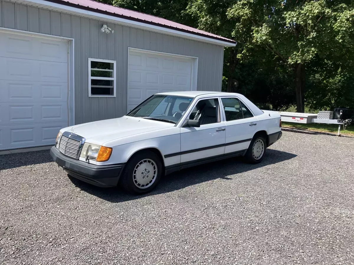 1989 Mercedes-Benz 300-Series E