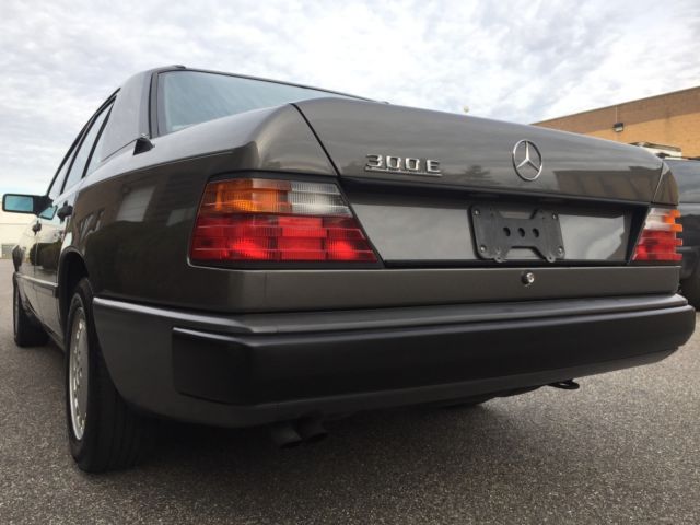 1989 Mercedes-Benz 300-Series 1 OWNER MINT