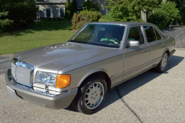 1989 Mercedes-Benz 300-Series