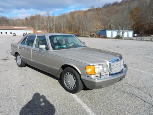 1989 Mercedes-Benz 400-Series SEL