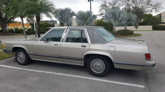 1989 Mercury Grand Marquis Excellent Condition..cloth