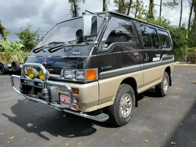 1989 Mitsubishi Delica Chamonix