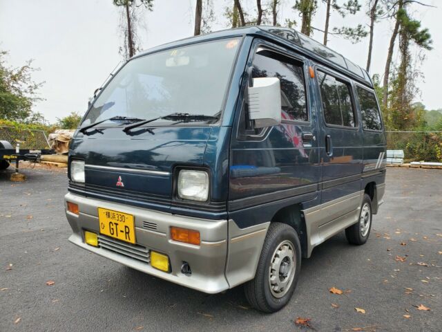 1989 Mitsubishi MiniCab Bravo