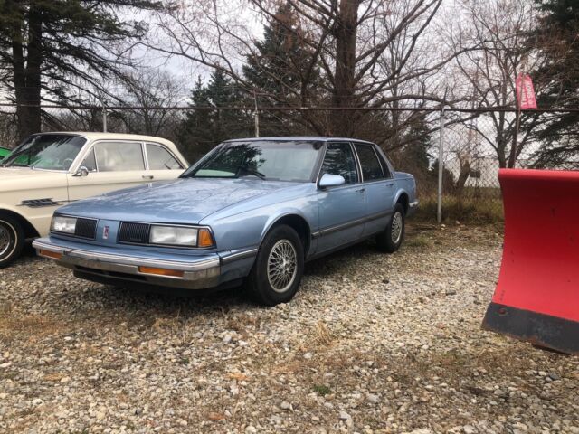 1989 Oldsmobile Delta 88 ROYALE