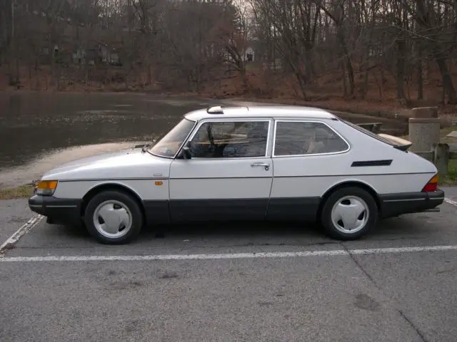 1989 Saab 900 2-Door